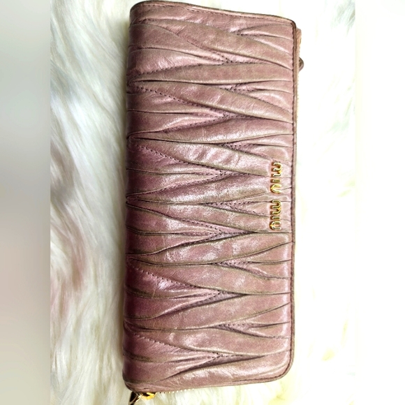 Miu Miu Wallet Matelasse Light Blush Pink Logo Leather (1-27-A30) - Picture 3 of 14